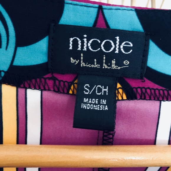 Nicole by Nicole Miller loose fitting, bright top - Picture 4 of 5
